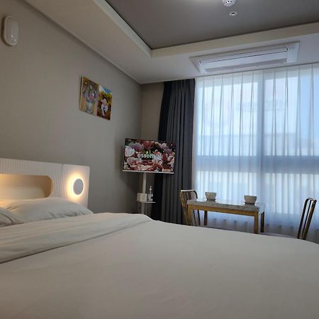 Daegu Star B&B Dsr Hotel Lily Guestroom מראה חיצוני תמונה