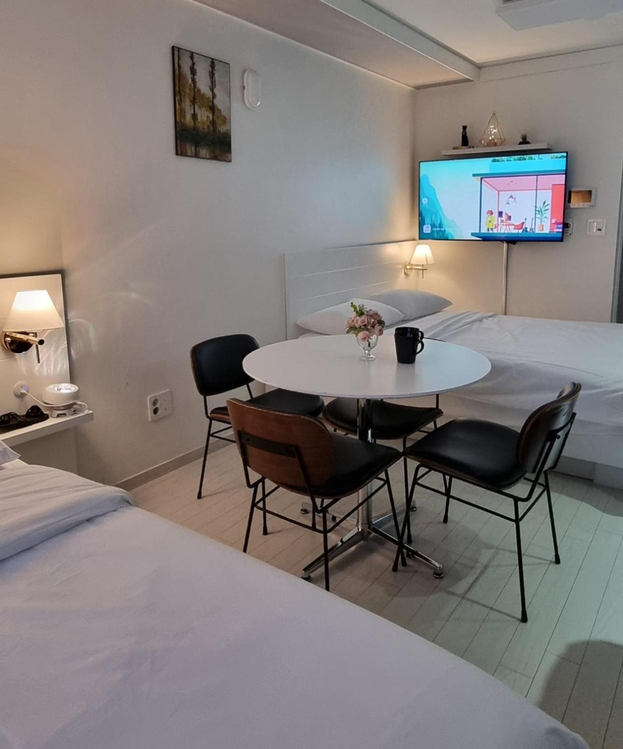 Daegu Star B&B Dsr Hotel Lily Guestroom מראה חיצוני תמונה