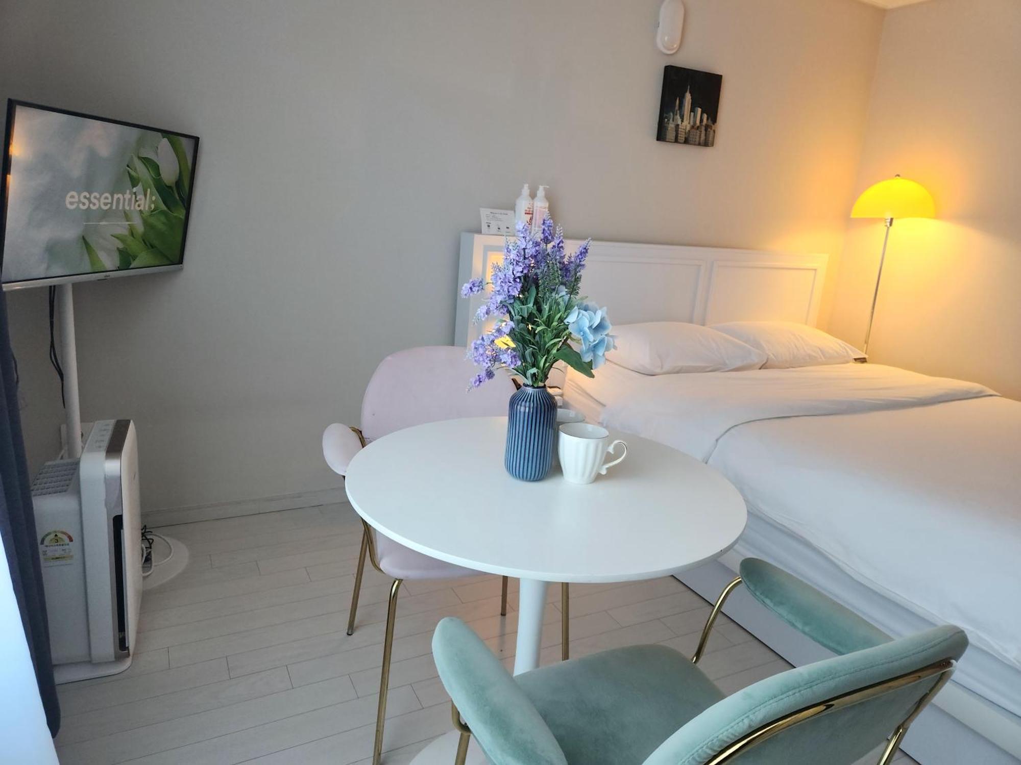 Daegu Star B&B Dsr Hotel Lily Guestroom חדר תמונה