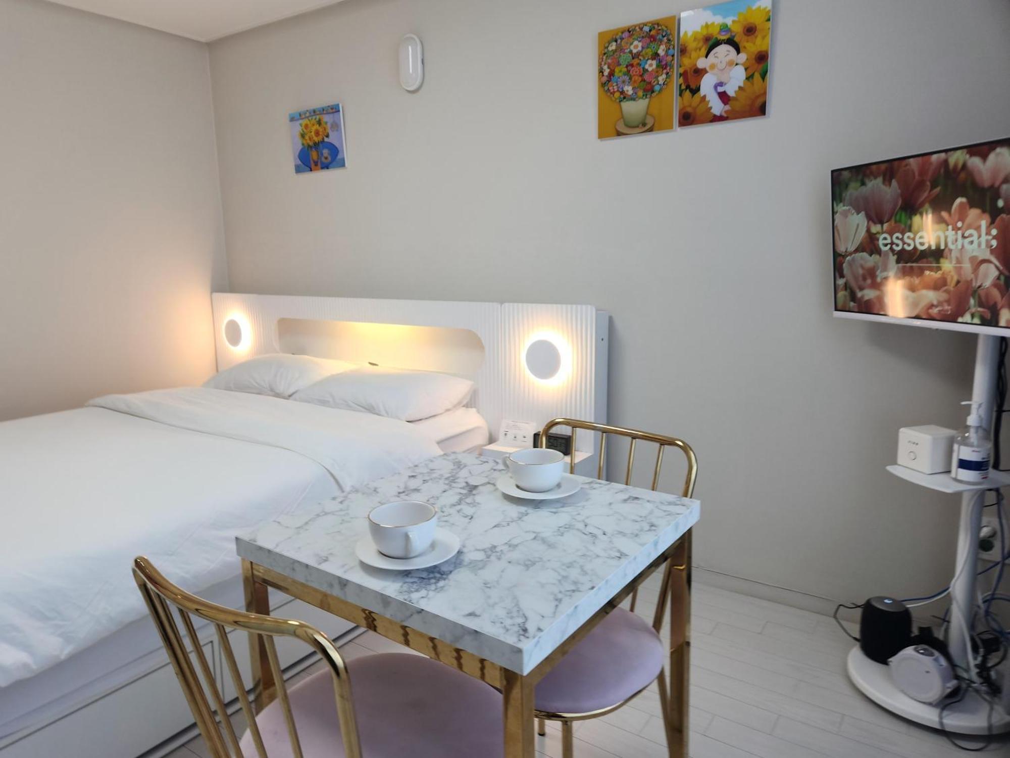 Daegu Star B&B Dsr Hotel Lily Guestroom חדר תמונה
