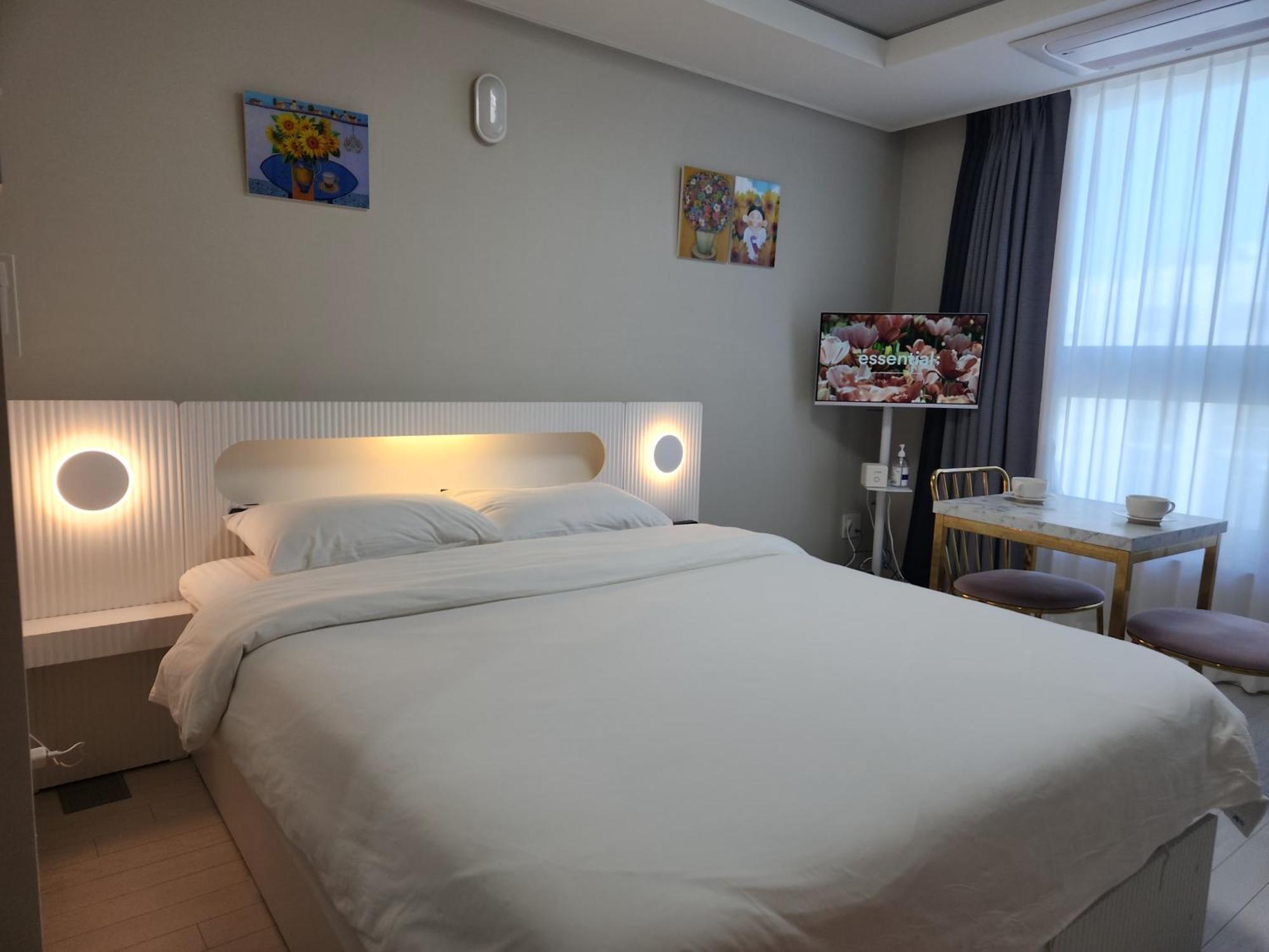 Daegu Star B&B Dsr Hotel Lily Guestroom חדר תמונה