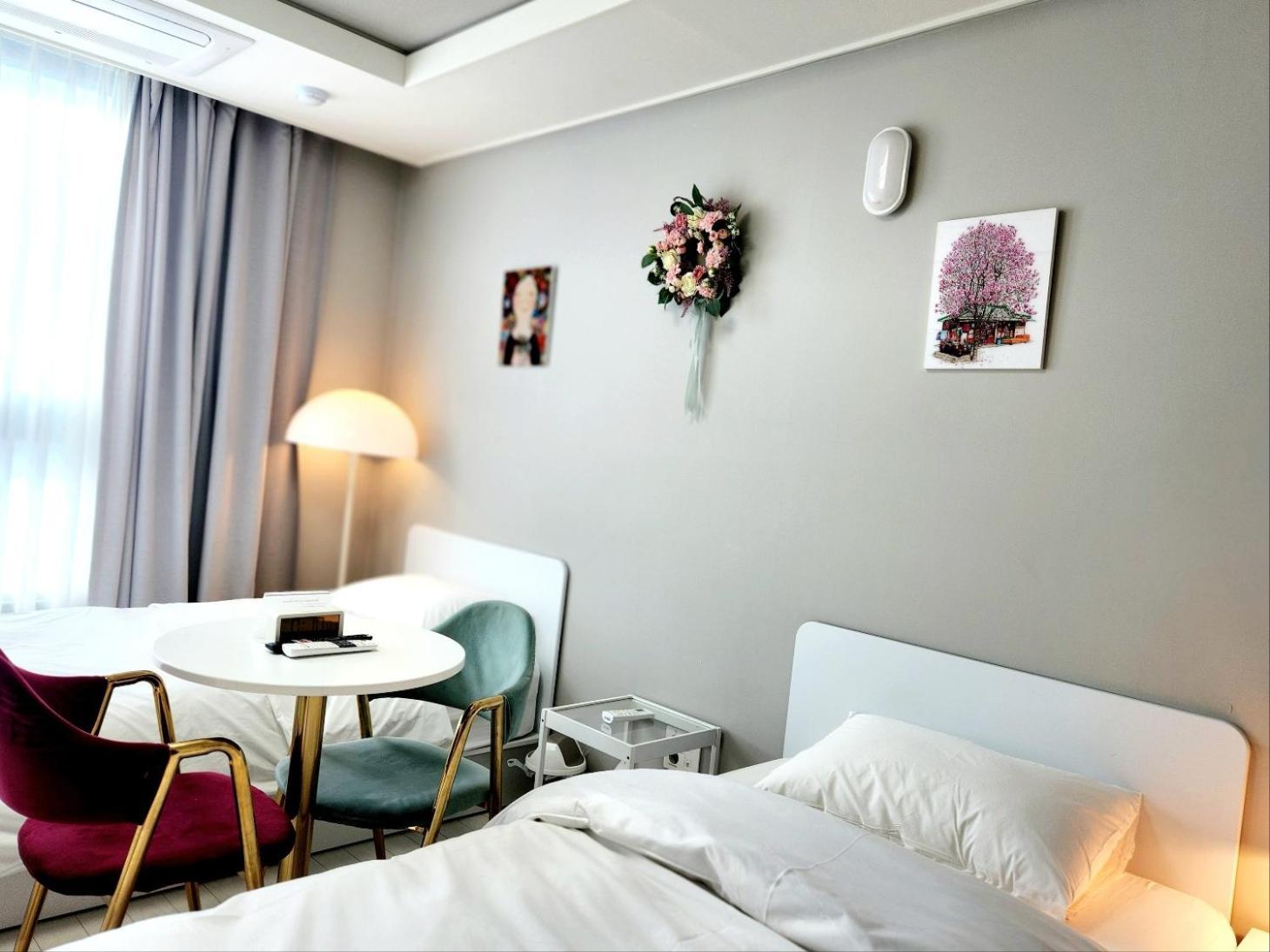 Daegu Star B&B Dsr Hotel Lily Guestroom חדר תמונה