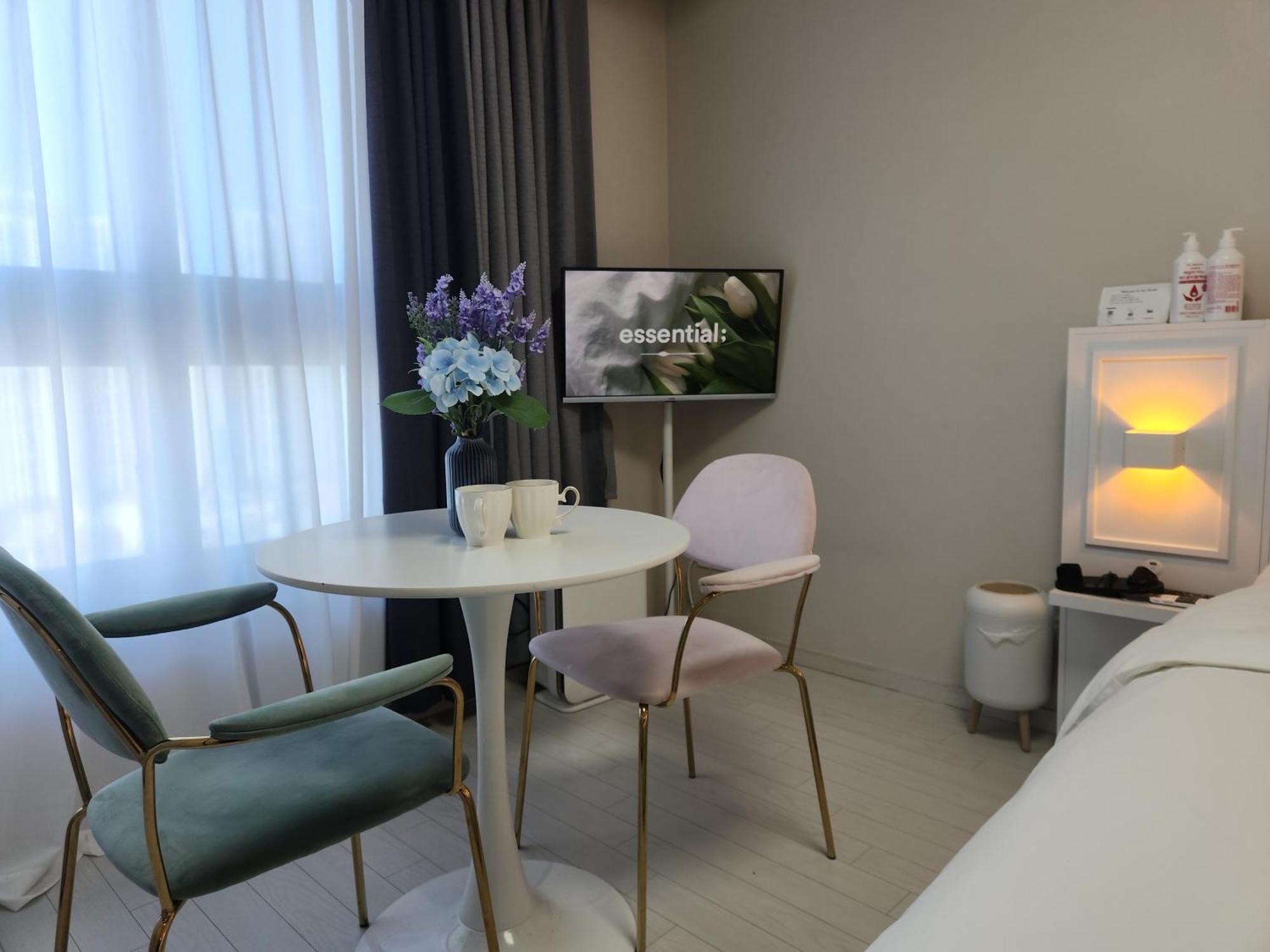 Daegu Star B&B Dsr Hotel Lily Guestroom חדר תמונה
