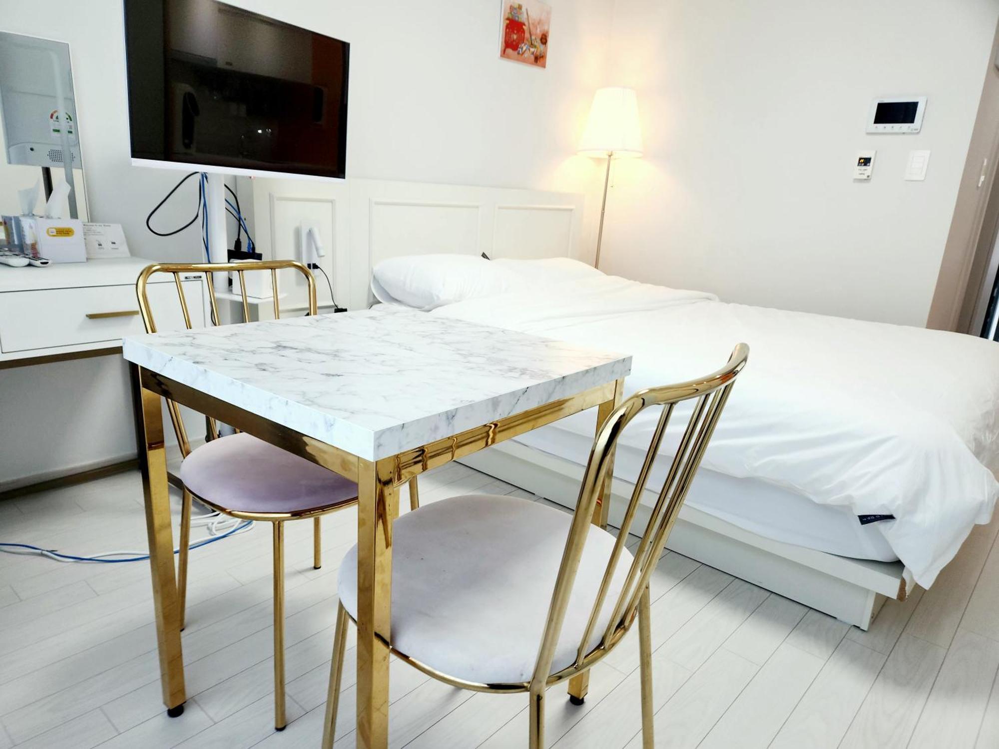 Daegu Star B&B Dsr Hotel Lily Guestroom חדר תמונה